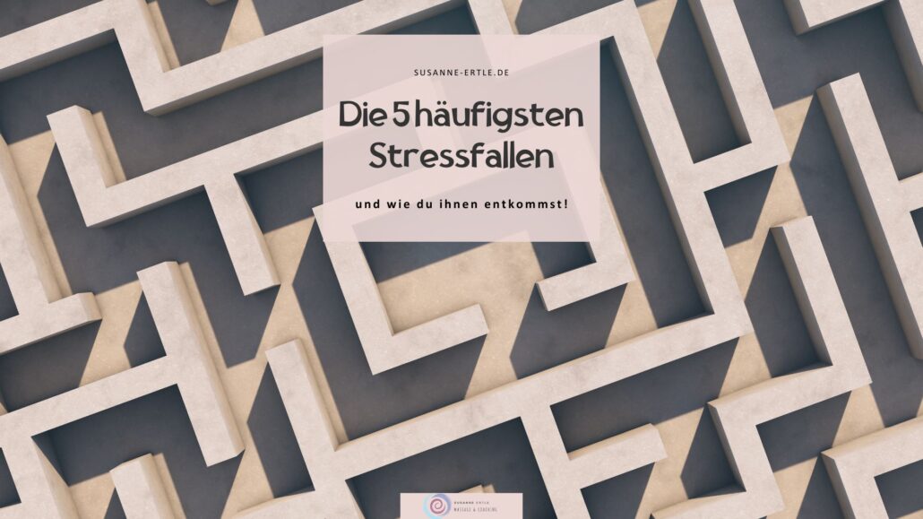 Symbolisches Labyrinth als Metapher für Stressfallen im Alltag